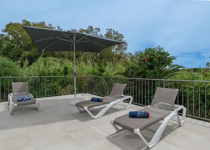 Beachside In Carib Playa Villa *